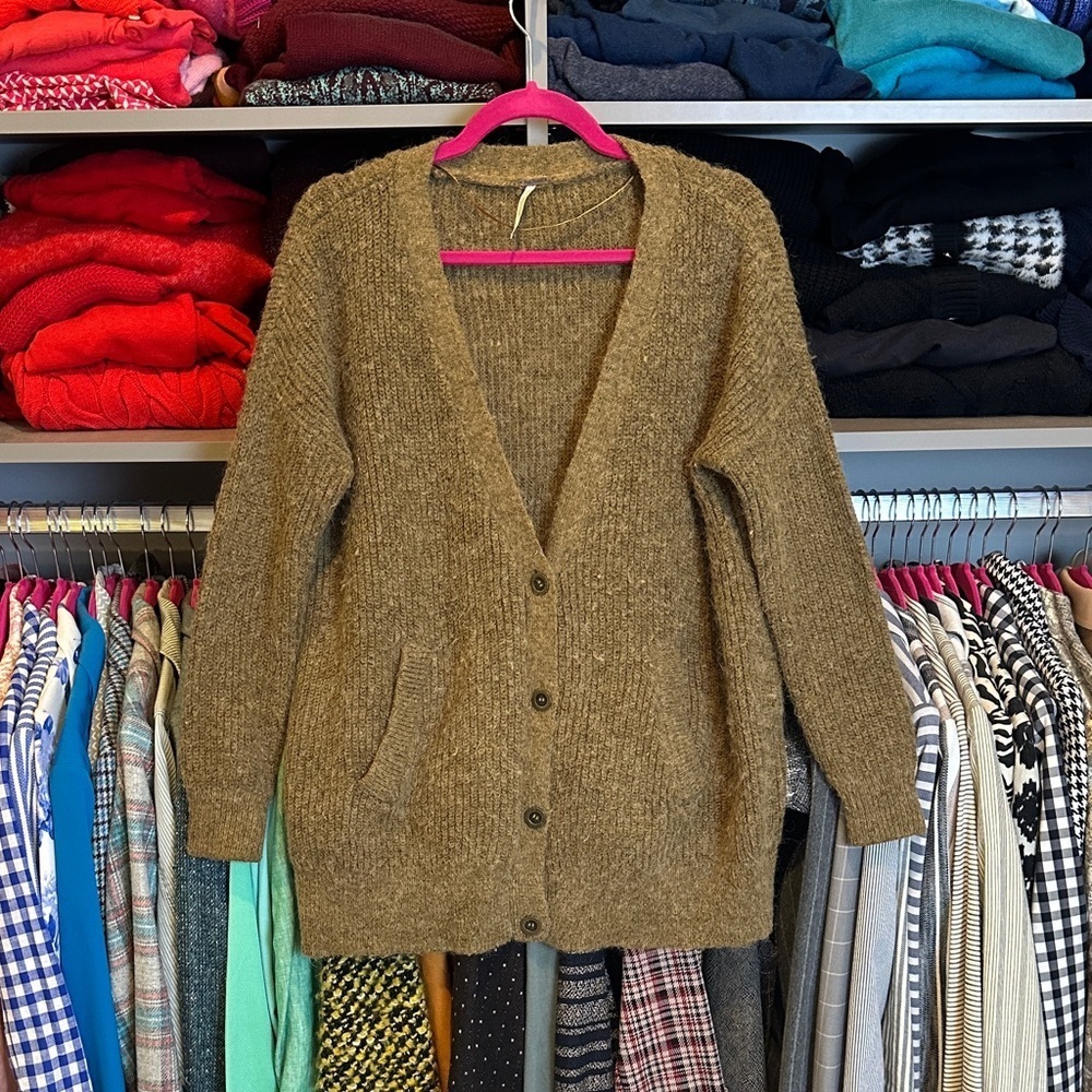 Free People olive long sleeve v neck 2 pocket cardigan size XS